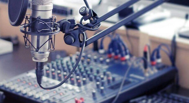 Gerçekleri anlatan radyo